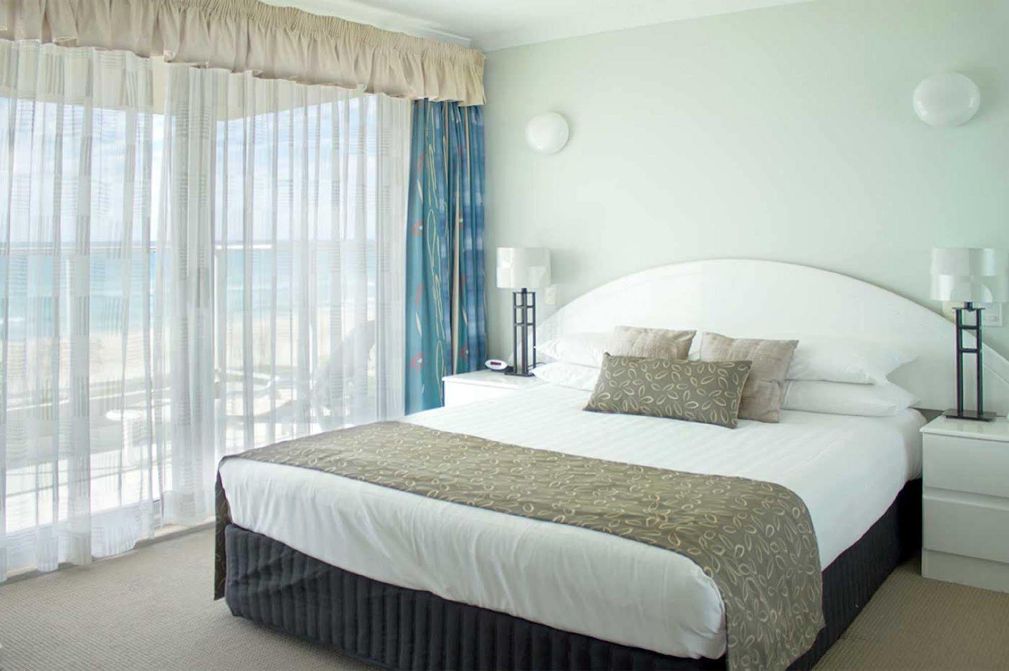 Pacific Surf Absolute Beachfront Apartments Голд-Кост Экстерьер фото